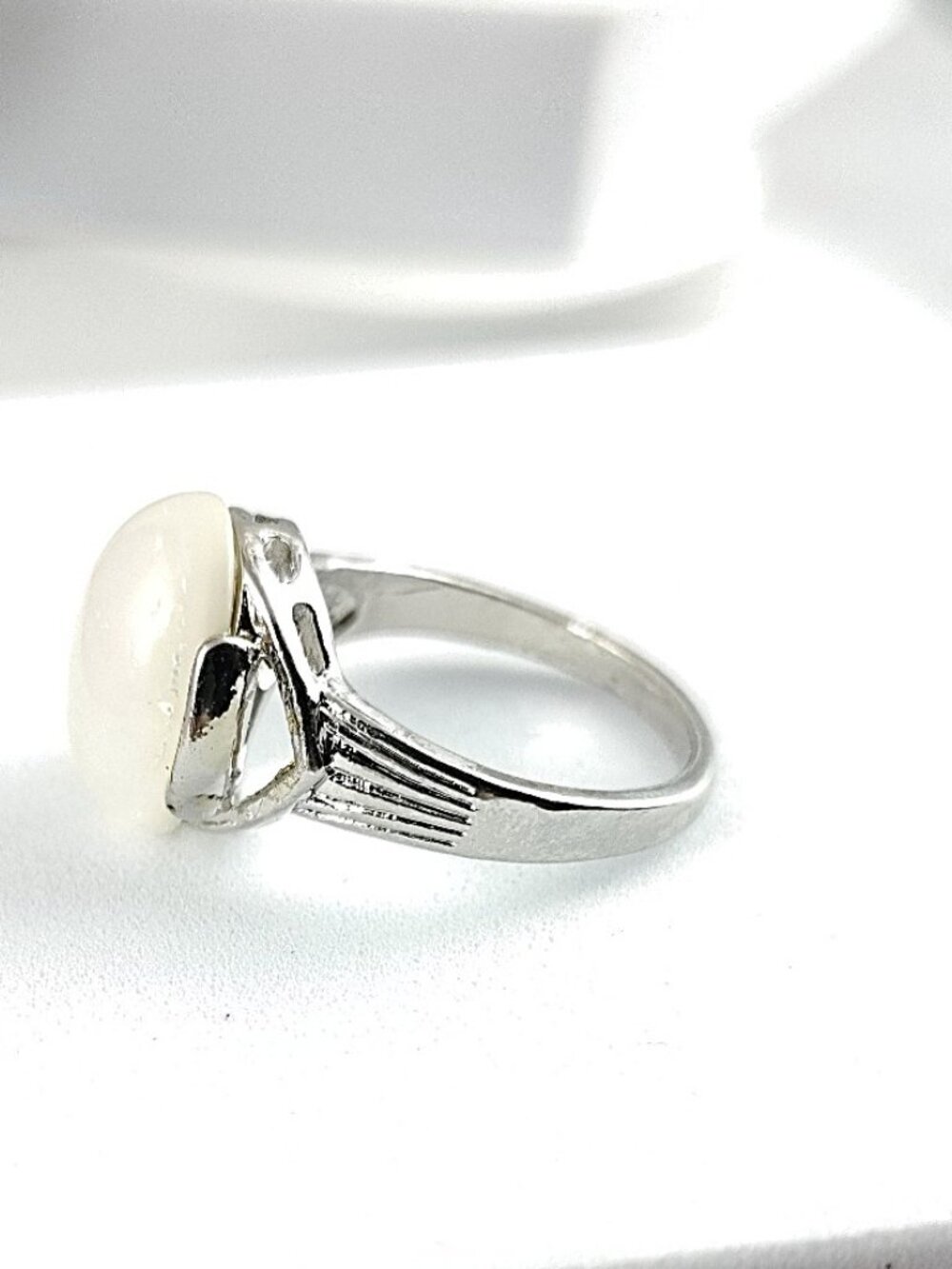 Faux Pearl/Shell Ring - Picture 2 of 4
